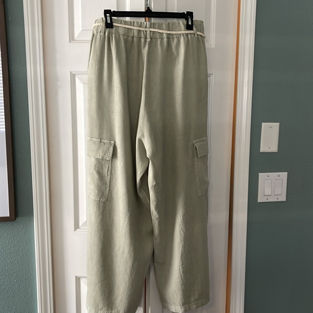 Linen Blend Wide Legged Pants - Picture 5 of 9